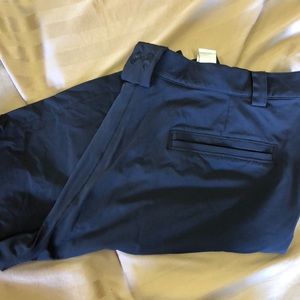 Dark blue UA men’s shorts